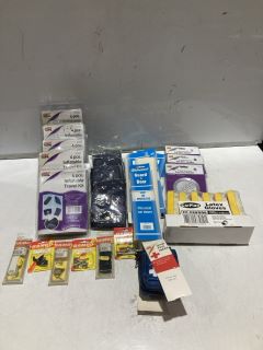 BOX OF ASSORTED ITEMS TO INCLUDE UNIPART FIFTH WHEEL GREASE 500G & BAMBOO MAGNETIC DOOR CATCH