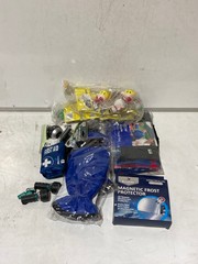 BOX OF ASSORTED ITEMS TO INCLUDE MOPROD MMR5988 AUTOMOTIVE BELT & GELERT ACRYLIC PICNIC/TRAVEL RUG