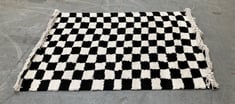 LA REDOUTE RUG IN BLACK/WHITE