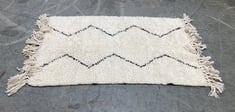 LA REDOUTE NYBORG BERBER-STYLE FRINGED RUG - ECRU/GREY - RRP £255