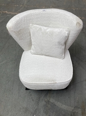 RETRO ARMCHAIR IN WHITE