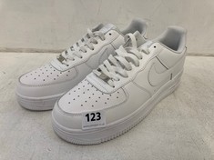 NIKE AIR FORCE 1 TRAINERS IN WHITE- UK SIZE 10- RRP £110