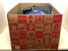 BOX OF ASSORTED CHILDREN'S CLOTHES TO INCLUDE PAISLEY LONDON BOYS SUIT IN CHAMBRAY SIZE UK 4