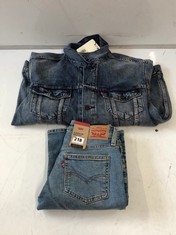 LEVI'S PREMIUM DENIM TRUCKER JACKET - BLUE SIZE L TO INCLUDE LEVI'S SUPERLOW BOOT WOMEN'S JEANS - LIGHT BLUE SIZE 25 X 32