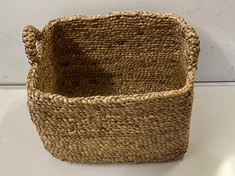 3 X LA REDOUTE ASSORTED ITEMS TO INCLUDE RAGA RAGGED WICKER BASKET - NATURAL