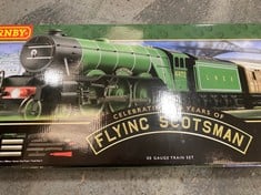 HORNBY 00 GAUGE TRAIN SET - FLYING SCOTSMAN - RRP £250