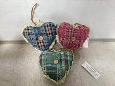 36 X STONE THE CROWS SET OF THREE HEARTS - ASS.COLOURS - WIDTH 12.5CM - TOTAL RRP £648