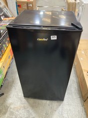 COMFEE UNDER COUNTER LARDER FRIDGE IN BLACK - MODEL NO. RCD93BL2 - RRP £150 (ZONE 2)