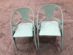 SET OF 2 PLASTIC CHAIRS IN GREEN (ZONE 4)