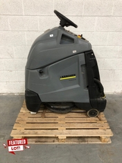 KARCHER PROFESSIONAL RIDE ON FLOOR SCRUBBER DRYER - MODEL NO. B40RS - RRP £11733 (ZONE 1) (KERBSIDE PALLET DELIVERY)