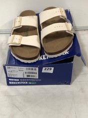 BIRKENSTOCK ARIZONA RIVET LOGO TWO STRAP SANDALS VEGAN CANVAS EGGSHELL SIZE 5.5 RRP- £90