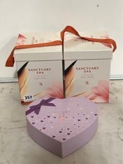 3 X ASSORTED SANCTUARY SPA PRODUCTS TO INCLUDE SIGNATURE PAMPER HAMPER