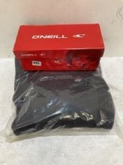 2 X O’NEILL ROUND TOE HEAT BOOT SIZE 11 TO INCLUDE O'NEILL WETSUIT UK XS.