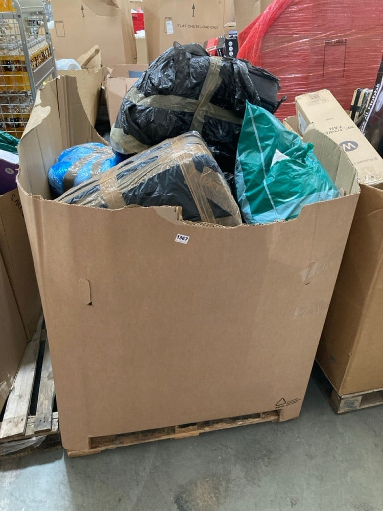 PALLET OF ASSORTED BEDDING TO INCLUDE MEMORY FOAM PILLOW (KERBSIDE PALLET DELIVERY)