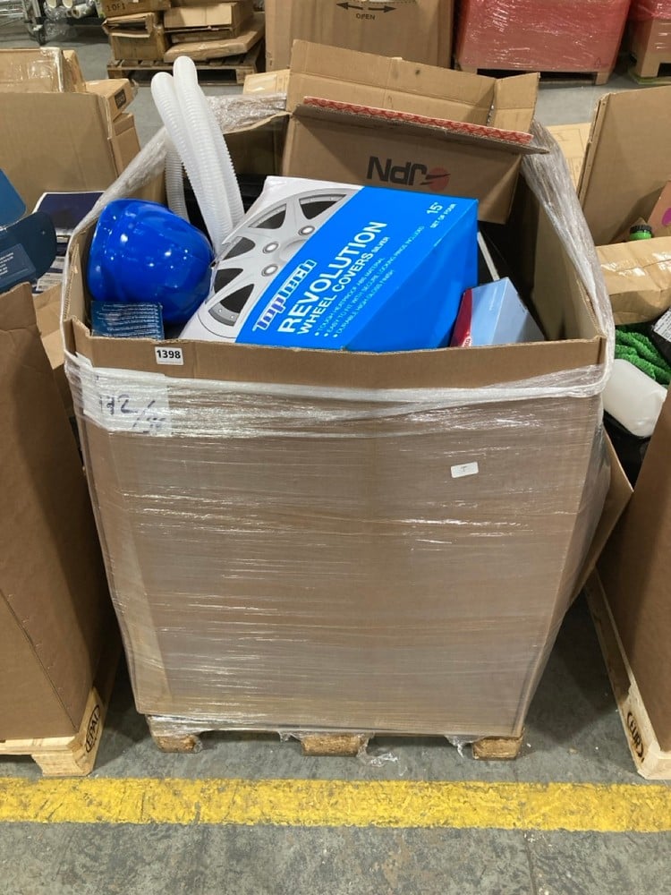 PALLET OF ASSORTED CAR ITEMS TO INCLUDE TOPTECH REVOLUTION WHEEL COVERS 15" (KERBSIDE PALLET DELIVERY)