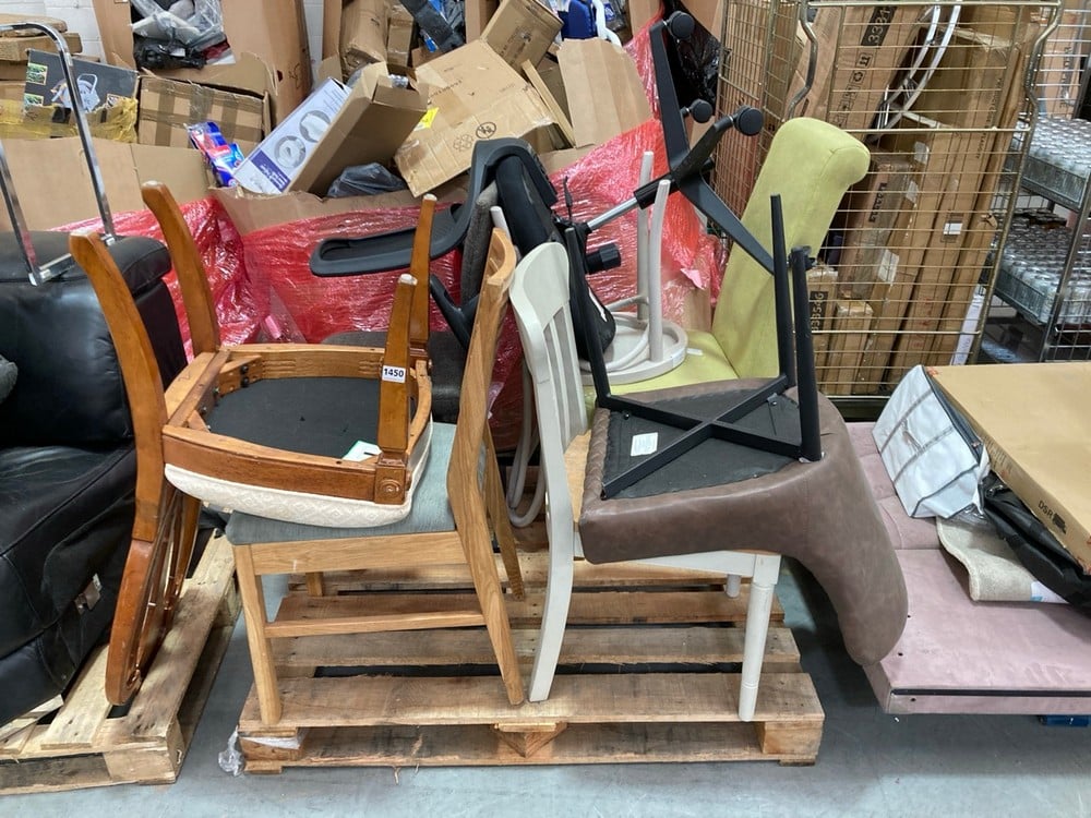 PALLET OF ASSORTED CHAIRS TO INCLUDE BROWN FAUX LEATHER DINING CHAIR (KERBSIDE PALLET DELIVERY)