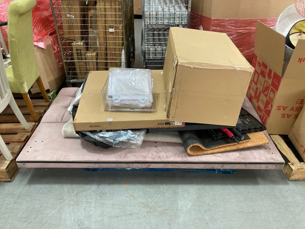 PALLET OF ASSORTED HOME ITEMS TO INCLUDE 30" HERRINGBONE WHARF WALL CLOCK - SIZE 79CM X 7 CM X 79CM (KERBSIDE PALLET DELIVERY)