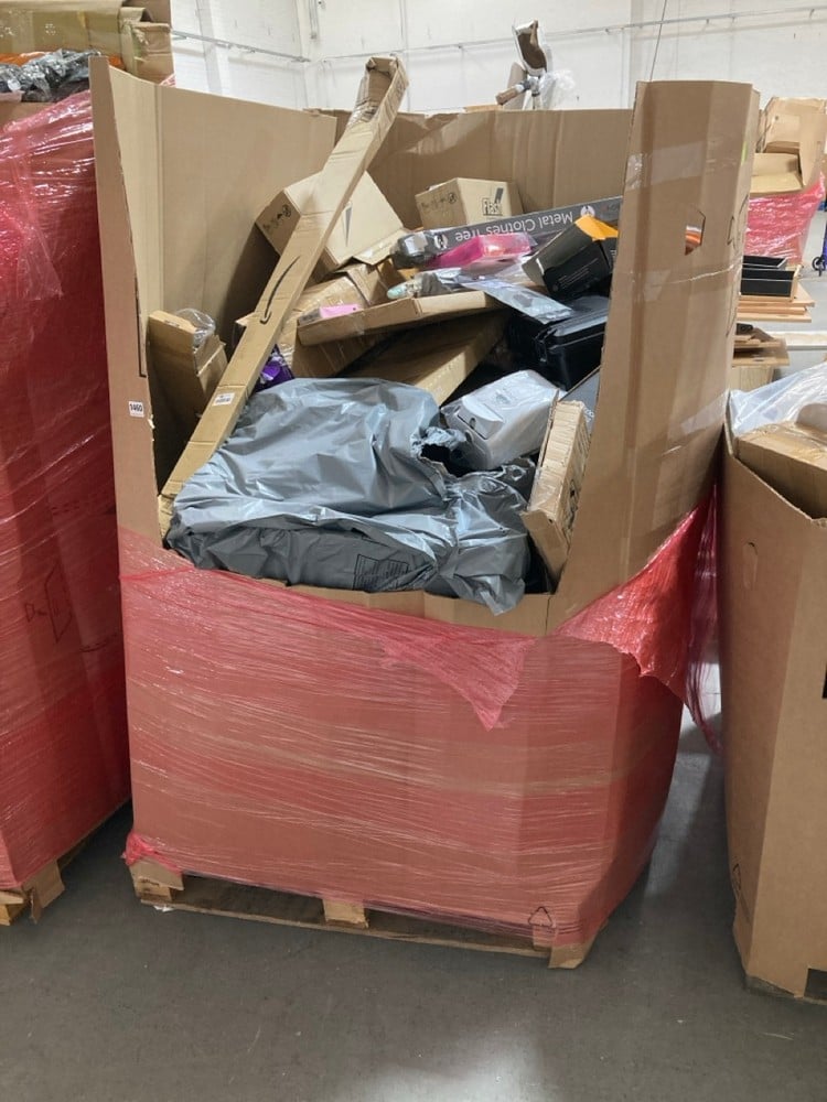 PALLET OF ASSORTED ITEMS TO INCLUDE CLOTHES RACK, METAL CLOTHES TREE (KERBSIDE PALLET DELIVERY)