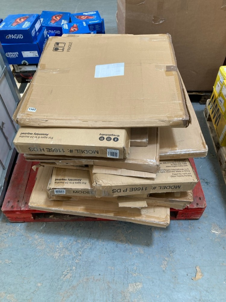 PALLET OF ASSORTED BABY GATES TO INCLUDE REGALO EASY STEP EXTRA WIDE METAL WALK THROUGH SAFETY GATE (KERBSIDE PALLET DELIVERY)