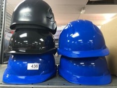 QUANTITY OF WORK HELMETS 53-63CM: LOCATION - RACK E