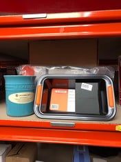 QUANTITY OF KITCHEN & APPLIANCES ITEMS TO INCLUDE LE CREUSET NON-STICK CARBON STEEL BAKEWARE LOAF TIN, 46083240010000, 23 CM: LOCATION - F