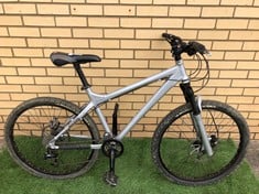 SILVER CRAY FISHER MOUNTAIN BIKE WITH SHIMANO QUICK SHIFT GEARS, DISK BRAKES AND MICHELIN TYRES: LOCATION - MIDDLE FLOOR(COLLECTION OR OPTIONAL DELIVERY AVAILABLE)