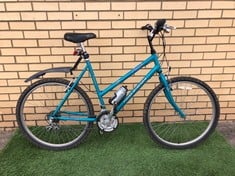 RALEIGH VIXEN MOUNTAIN BIKE, 19" FRAME, 26"WHEELS, 18 SPEED GRIP SHIFT GEARS.::: LOCATION - FRONT FLOOR(COLLECTION OR OPTIONAL DELIVERY AVAILABLE)