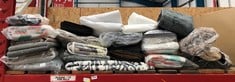 QUANTITY  OF ASSORTED HOME ITEMS TO INCLUDE FURRY RUG IN BLACK AND WHITE: LOCATION - LEFT RACK(COLLECTION OR OPTIONAL DELIVERY AVAILABLE)