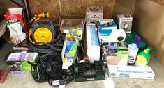 QUANTITY OF ASSORTED GARDEN ITEMS TO INCLUDE BLAGDON POND OXYGENATOR KIT: LOCATION - LEFT RACK(COLLECTION OR OPTIONAL DELIVERY AVAILABLE)