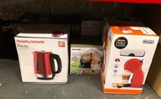 QUANTITY OF KITCHEN & APPLIANCES ITEMS TO INCLUDE MORPHY RICHARDS EQUIP RED JUG KETTLE - 1.7L - RAPID BOIL - LIMESCALE FILTER - 102785: LOCATION - A