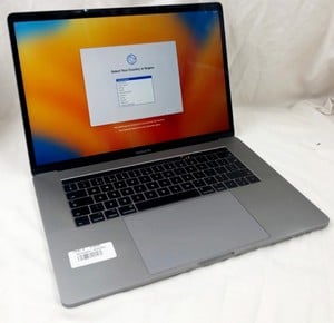 APPLE MACBOOK PRO 2018 500GB LAPTOP INTEL CORE I7-7700HQ, 16GB RAM, 15.4" DISPLAY: LOCATION - A