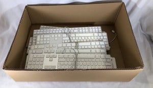 10X  APPLE QWERTY KEYBOARD MODEL A1243.: LOCATION - A