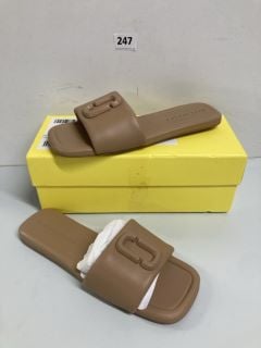 MARC JACOBS 230 CAMEL SANDALS - SIZE: 6 - RRP.£275