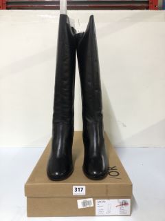 JOHN LEWIS SANTA BLACK BOOTS - SIZE 8 (682165)