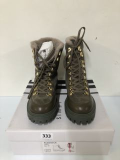 JOHN LEWIS PADDOCK GNKH BOOTS - SIZE 6 (682165)