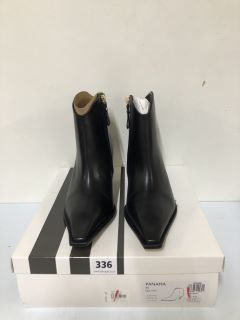 JOHN LEWIS PANAMA BLACK BOOTS - SIZE 6 (682165)