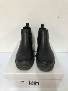 KIN PATIENCE BLACK BOOTS - SIZE 8 (682165)