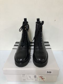 JOHN LEWIS PINE BLACK BOOTS - SIZE 5 (682165)