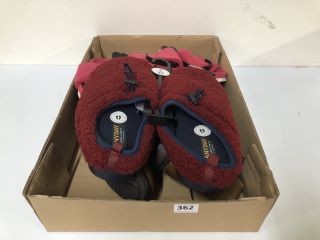 BOX OF FOOTWEAR TO INC JOHN LEWIS ANYDAY TWILLING RED SLIPPERS (669360)