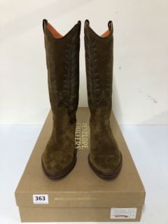 PENELOPE CHILVERS GOLDIE EMBROIDERED COWBOY BOOTS - SIZE 7 (682157)