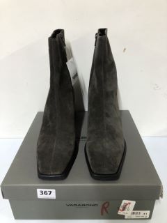 VAGABOND HEDDA HEEL BT GREY SUEDE BOOTS - SIZE 8 (682157)