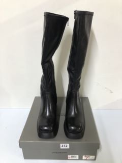 VAGABOND BROOKE BLACK BOOTS - SIZE 4 (682157)