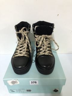 SHOE THE BEAR STB - AGDA L WARM LINED BLACK BOOTS - SIZE 5 (682157)