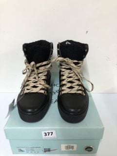 SHOE THE BEAR STB - AGDA L WARM LINED BLACK BOOTS - SIZE 5 (682157)