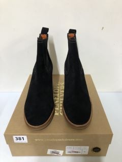 PENELOPE CHILVERS BLACK SUEDE BOOTS - SIZE 5 (682157)