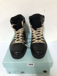 SHOE THE BEAR STB - AGDA L WARM LINED BLACK BOOTS - SIZE 7 (682157)