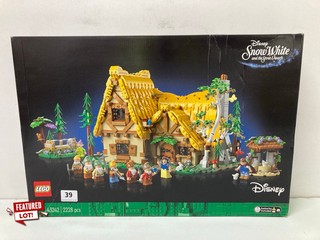 LEGO 43242 DISNEY SNOW WHITE AND THE SEVEN DWARFS 18+ 2228PIECE (SEALED) - RRP.£189