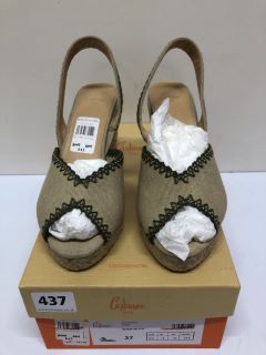 CASTAMEN BILLIE SAND SHOES - SIZE 4 (681751)