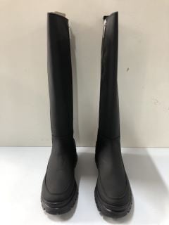 BARBOUR BLACK INTL PODIUM BOOTS - SIZE 5 (681456)