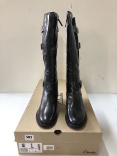 CLARKS COLOGNE UP BLACK LEATHER BOOTS - SIZE 6 (655352)